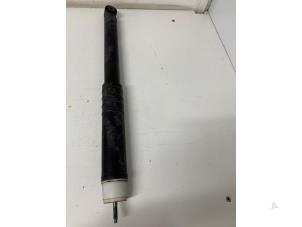Used Rear shock absorber, right Renault Captur (2R) 0.9 Energy TCE 12V Price € 60,00 Margin scheme offered by Het Viaduct