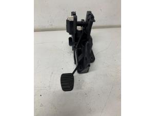 Used Brake pedal Renault Twingo III (AH) 1.0 SCe 70 12V Price € 70,00 Margin scheme offered by Het Viaduct