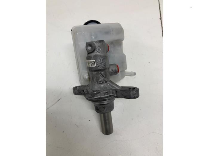 Master cylinder from a Renault Twingo III (AH) 1.0 SCe 70 12V 2017