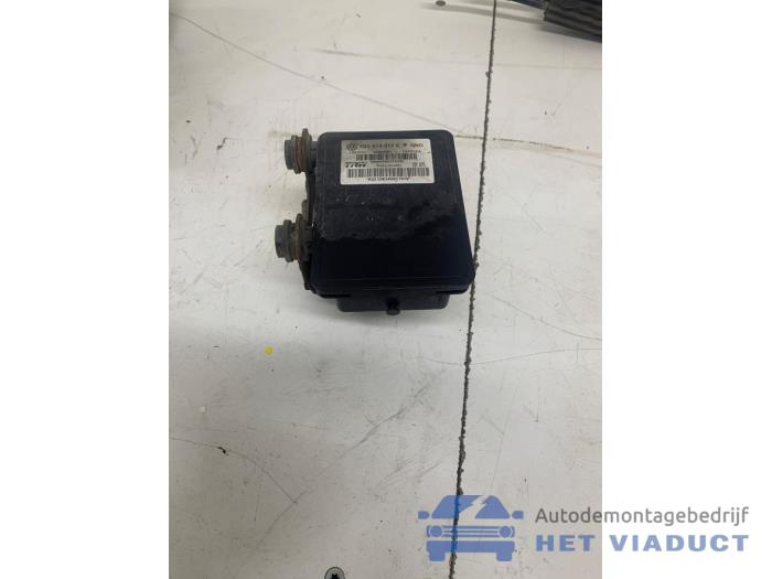 Begagnade ABS-pump Volkswagen Up! (121) 1.0 12V EcoFuel Pris € 100,00 Marginaltabell erbjuds av Het Viaduct