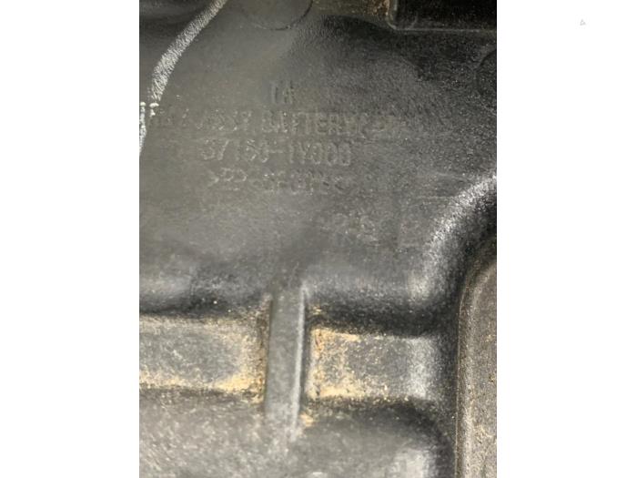 Battery box from a Kia Picanto (TA) 1.0 12V 2014