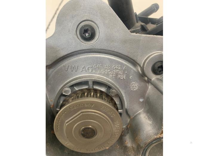 Water pump from a Volkswagen Polo V (6R) 1.2 TSI 16V BlueMotion Technology 2017