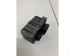 Used Glow plug relay Opel Astra G (F08/48) 1.6 Price € 20,00 Margin scheme offered by Het Viaduct