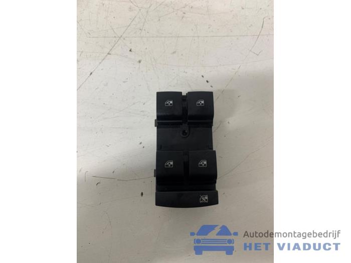 Usados Interruptor combinado de ventanillas Opel Meriva (B) 1.4 16V Ecotec Precio € 20,00 Norma de margen ofrecido por Het Viaduct