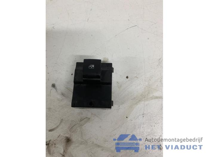 Usados Interruptor de ventanilla eléctrica Opel Adam 1.2 16V Precio € 20,00 Norma de margen ofrecido por Het Viaduct