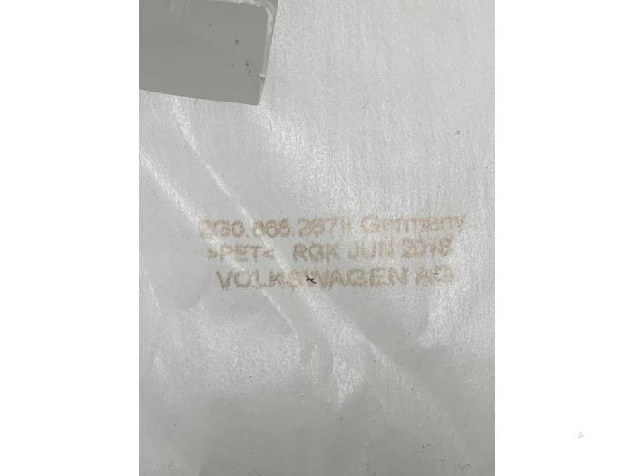 Cubierta embellecedor C izquierda de un Volkswagen Polo VI (AW1) 1.6 TDI 16V 95 2019