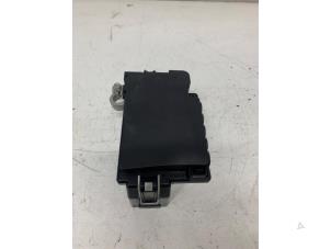 Used Battery pole Volkswagen Polo VI (AW1) 1.6 TDI 16V 95 Price € 25,00 Margin scheme offered by Het Viaduct