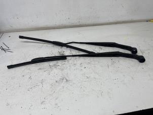Used Front wiper arm Mitsubishi Space Star (A0) 1.0 12V Price € 40,00 Margin scheme offered by Het Viaduct