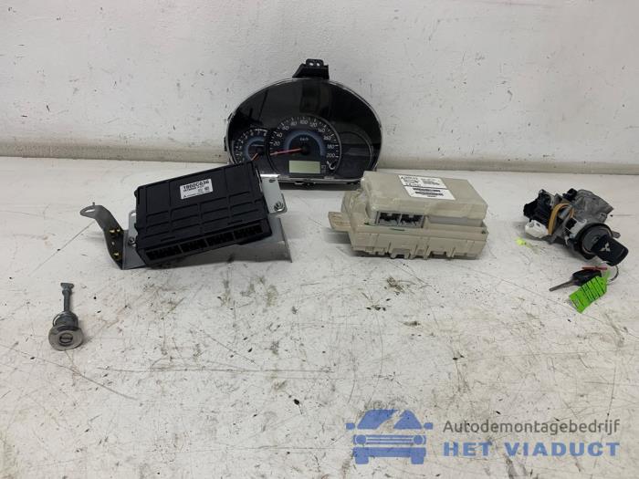 Used Ignition lock + computer Mitsubishi Space Star (A0) 1.0 12V Price € 250,00 Margin scheme offered by Het Viaduct