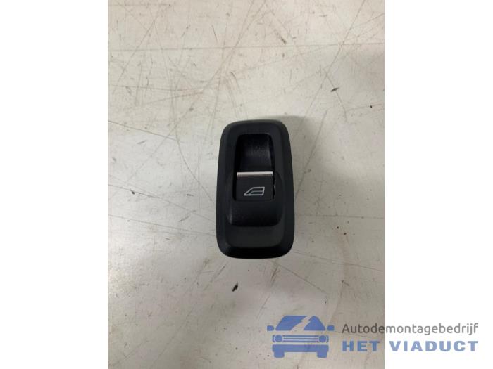 Usados Interruptor de ventanilla eléctrica Ford Fiesta 6 (JA8) 1.0 EcoBoost 12V 100 Precio € 15,00 Norma de margen ofrecido por Het Viaduct
