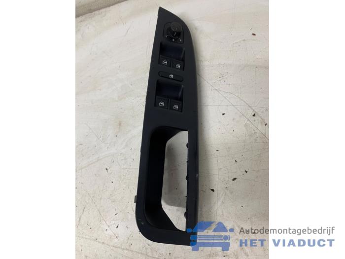 Usados Interruptor combinado de ventanillas Volkswagen Golf VI Variant (AJ5/1KA) 1.2 TSI BlueMotion Precio € 30,00 Norma de margen ofrecido por Het Viaduct