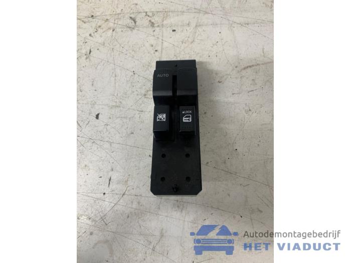 Usados Interruptor combinado de ventanillas Opel Agila (B) 1.0 12V Precio € 30,00 Norma de margen ofrecido por Het Viaduct