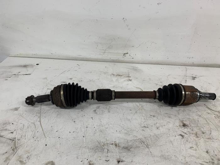 Front drive shaft, left from a Renault Clio IV Estate/Grandtour (7R) 1.5 Energy dCi 90 FAP 2014