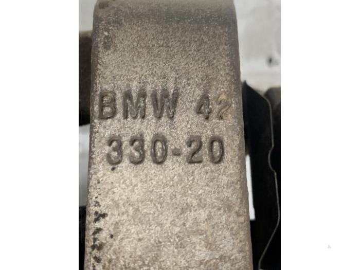 Etrier de frein (pince) arrière droit d'un BMW 3 serie (G20) 330e 2.0 TwinPower Turbo 16V 2020