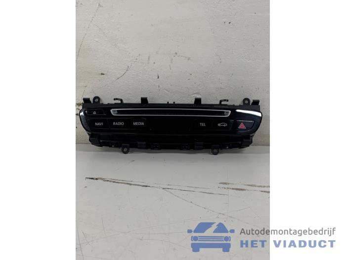 Używane Odtwarzacz CD Mercedes C Estate (S205) C-220 CDI BlueTEC, C-220 d 2.2 16V Cena € 90,00 Procedura marży oferowane przez Het Viaduct