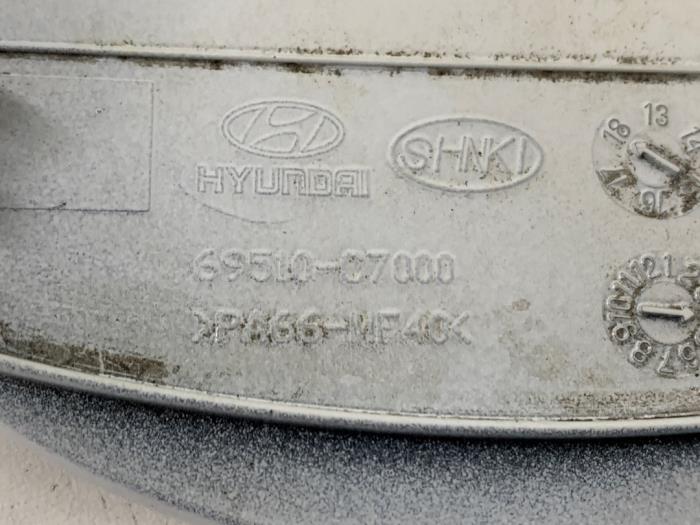 Tank cap cover from a Hyundai i20 (GBB) 1.2i 16V 2018