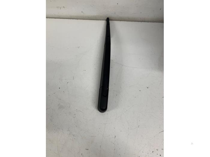 Rear wiper arm from a Hyundai i20 (GBB) 1.2i 16V 2018
