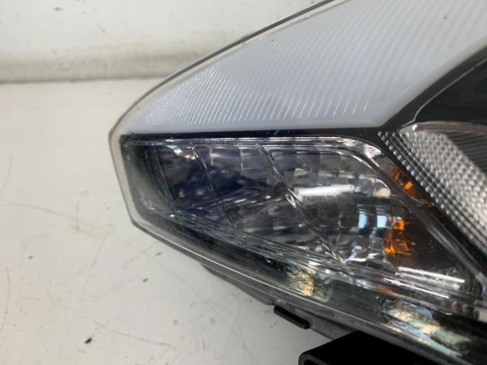 Headlight, left from a Hyundai i20 (GBB) 1.2i 16V 2018