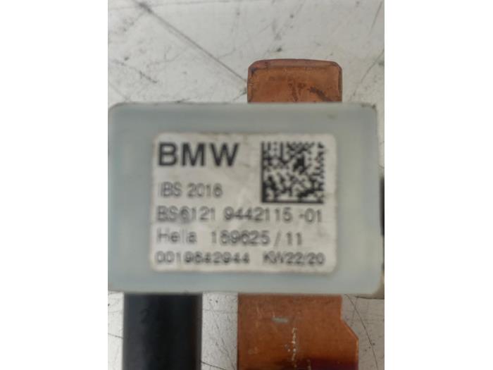 Poste de batería de un BMW 3 serie (G20) 330e 2.0 TwinPower Turbo 16V 2020