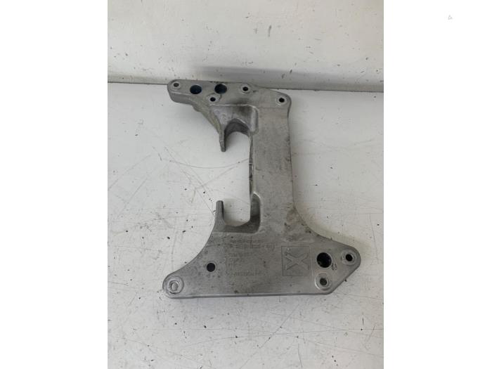 Gearbox mount from a BMW 3 serie (G20) 330e 2.0 TwinPower Turbo 16V 2020