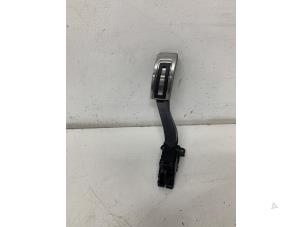 Used Accelerator pedal Volkswagen T-Roc 1.0 TSI 12V Price € 50,00 Margin scheme offered by Het Viaduct