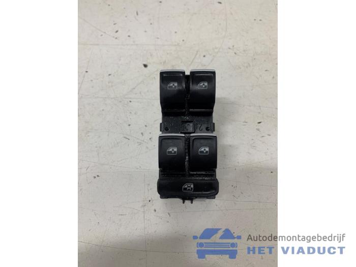 Usados Interruptor combinado de ventanillas Volkswagen Taigo 1.5 TSI 16V Precio € 40,00 Norma de margen ofrecido por Het Viaduct
