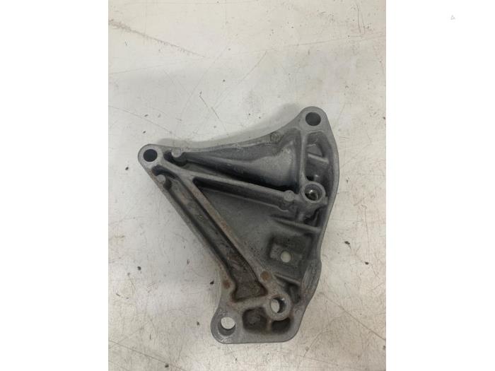 Gearbox mount from a Volkswagen Taigo 1.5 TSI 16V 2022