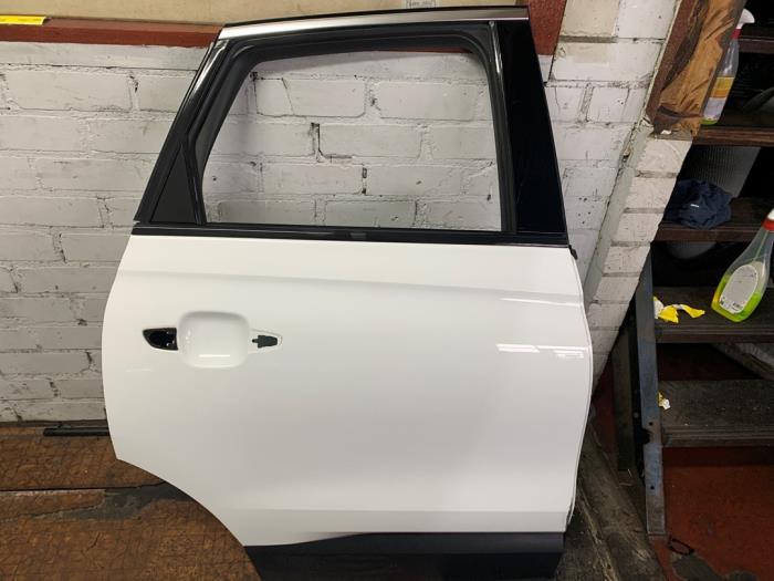 Rear door 4-door, right from a Opel Crossland/Crossland X 1.2 Turbo 12V 2018