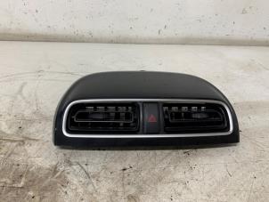Used Dashboard vent Mitsubishi Space Star (A0) 1.2 12V Price € 40,00 Margin scheme offered by Het Viaduct