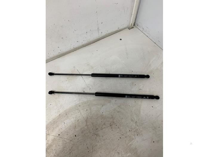 Set of tailgate gas struts from a Mitsubishi Space Star (A0) 1.2 12V 2014