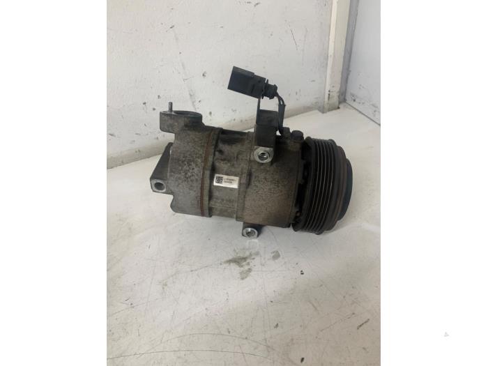 Air conditioning pump from a Seat Mii 1.0 12V 2012