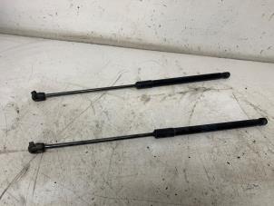 Used Set of tailgate gas struts Volkswagen Polo VI (AW1) 1.6 TDI 16V 95 Price € 25,00 Margin scheme offered by Het Viaduct