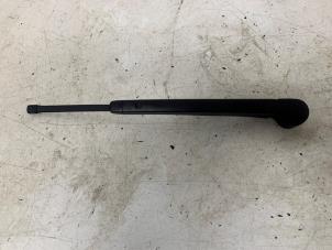 Used Rear wiper arm Volkswagen Polo VI (AW1) 1.6 TDI 16V 95 Price € 20,00 Margin scheme offered by Het Viaduct