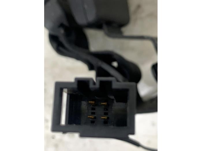 Lengüeta de cinturón de seguridad centro detrás de un Volkswagen Polo VI (AW1) 1.6 TDI 16V 95 2019
