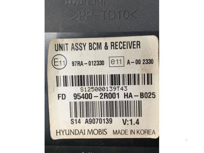 Ordinateur contrôle fonctionnel d'un Hyundai i30 (FD) 1.6 CRDi 16V VGT HP 2011