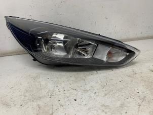Used Headlight, right Ford Focus 3 Wagon 1.0 Ti-VCT EcoBoost 12V 125 Price € 200,00 Margin scheme offered by Het Viaduct