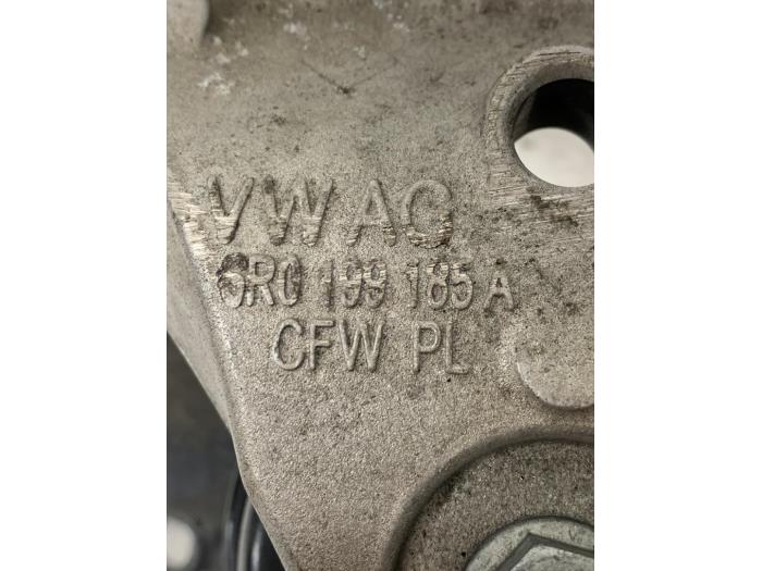 Wspornik silnika z Skoda Fabia III (NJ3) 1.4 TSI 16V R5 Edition 2018