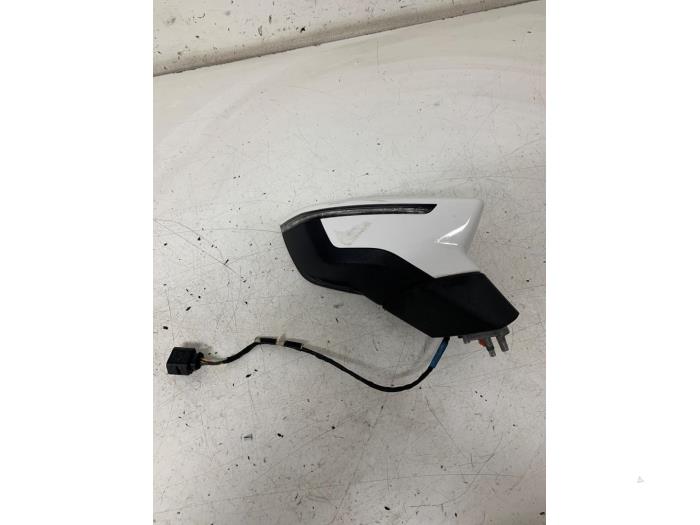 Wing mirror, right from a Seat Leon ST (5FF) 1.6 TDI 16V 2017