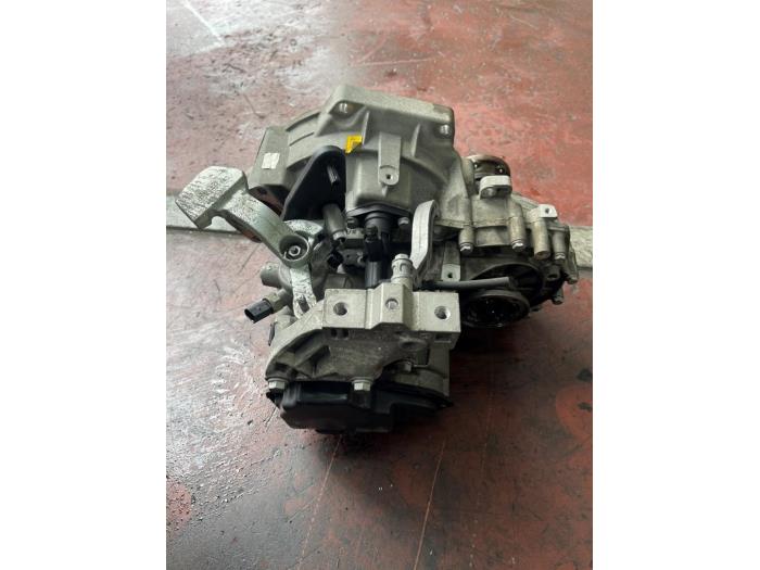 Gearbox from a Seat Leon ST (5FF) 1.6 TDI 16V 2017
