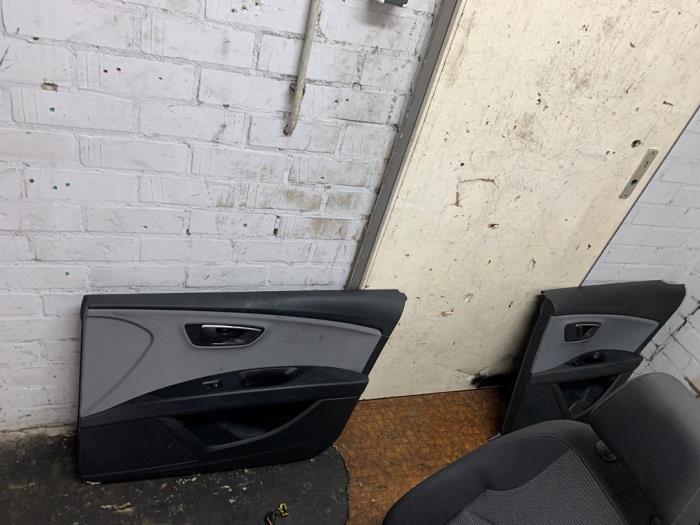 Set of upholstery (complete) from a Seat Leon ST (5FF) 1.6 TDI 16V 2017