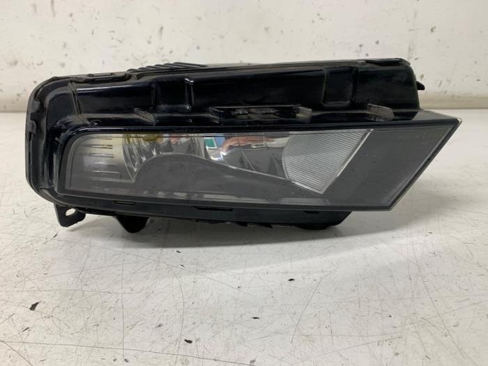 Fog light, front right from a Seat Leon ST (5FF) 1.6 TDI 16V 2017