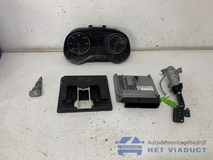 Used Ignition lock + computer Seat Leon ST (5FF) 1.6 TDI 16V Price € 200,00 Margin scheme offered by Het Viaduct