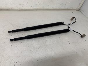 Used Set of tailgate gas struts BMW 5 serie Touring (G31) 530d xDrive 3.0 TwinPower Turbo 24V Price € 275,00 Margin scheme offered by Het Viaduct