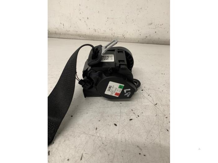 Rear seatbelt, right from a BMW 5 serie Touring (G31) 530d xDrive 3.0 TwinPower Turbo 24V 2019