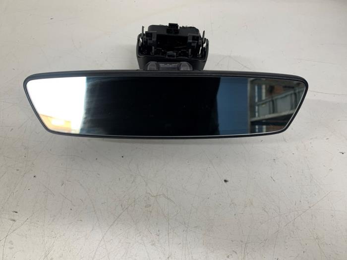 Rear view mirror from a BMW 5 serie Touring (G31) 530d xDrive 3.0 TwinPower Turbo 24V 2019