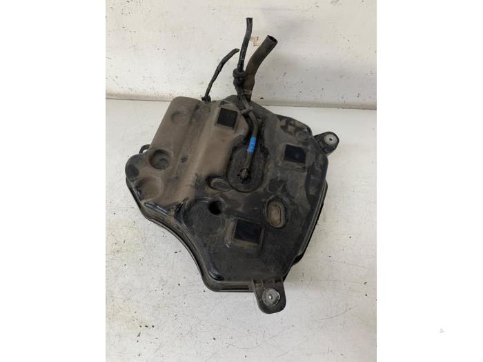 Adblue Tank from a BMW 5 serie Touring (G31) 530d xDrive 3.0 TwinPower Turbo 24V 2019