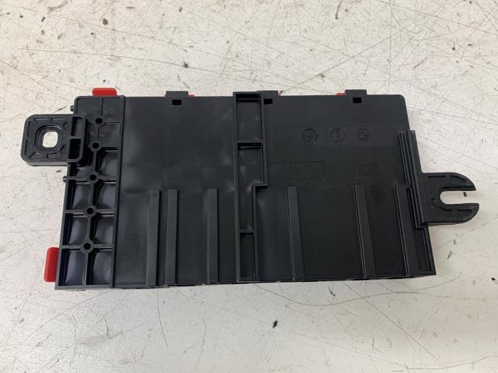 Fuse box from a BMW 5 serie Touring (G31) 530d xDrive 3.0 TwinPower Turbo 24V 2019
