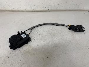 Used Tailgate lock mechanism BMW 5 serie Touring (G31) 530d xDrive 3.0 TwinPower Turbo 24V Price € 100,00 Margin scheme offered by Het Viaduct
