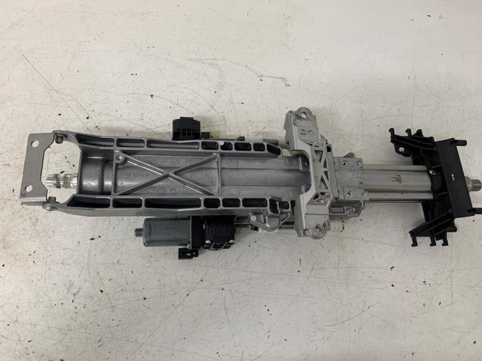 Steering column housing complete from a BMW 5 serie Touring (G31) 530d xDrive 3.0 TwinPower Turbo 24V 2019