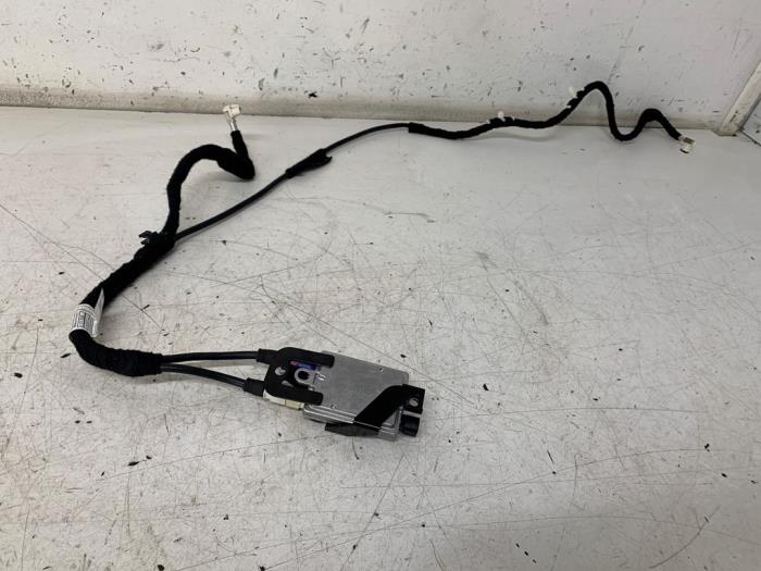 Module USB from a BMW 5 serie Touring (G31) 530d xDrive 3.0 TwinPower Turbo 24V 2019